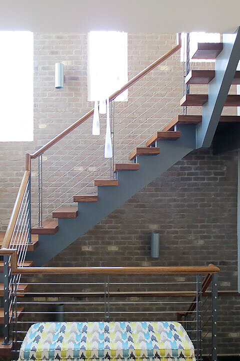 Freestanding Modern Staircase Design with Cable Railing
